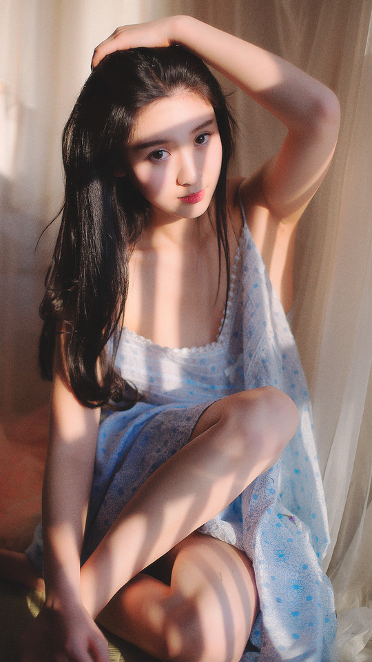 长发养眼美女的羞涩迷人  第4张
