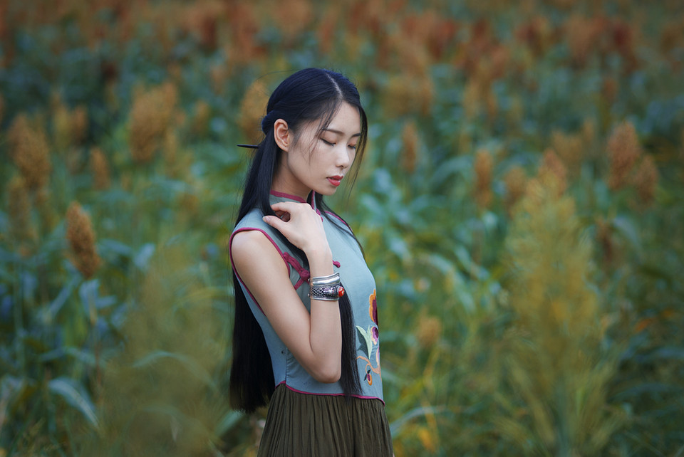 旗袍女子守望在这秋日季节  第4张