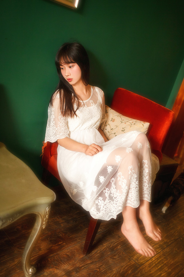 柔光美女私房迷人白裙  第8张