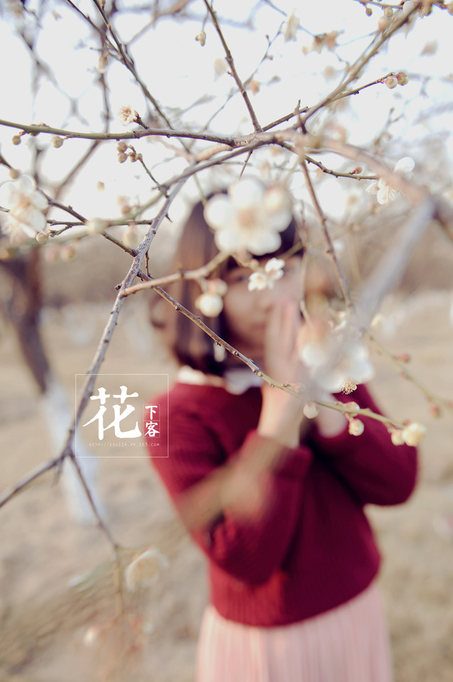 花下清纯卖萌美女  第2张
