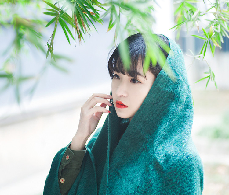 竹林下红唇女子为谁一笑  第2张