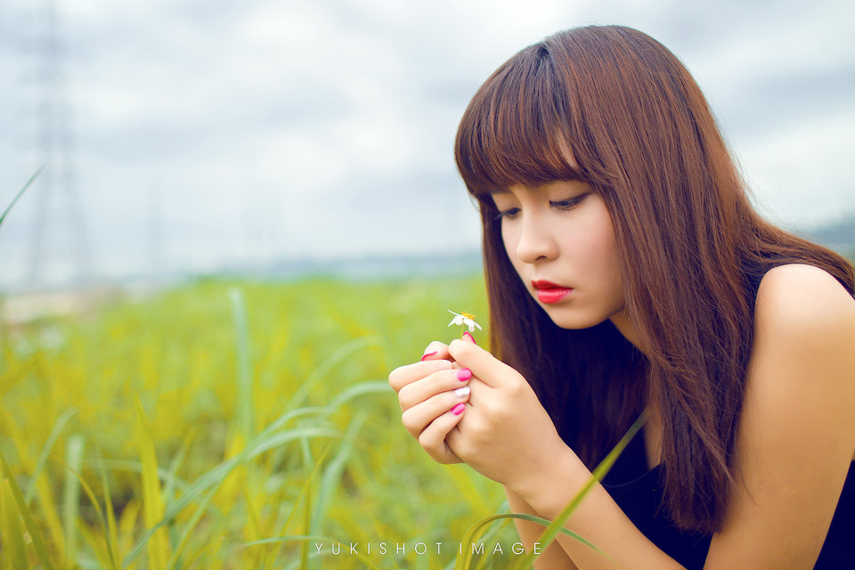 黑裙女子夏日小清新  第1张
