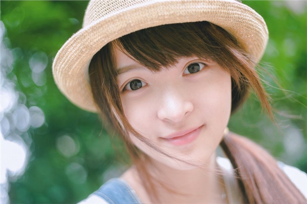 素颜美女户外清纯可人图  第10张