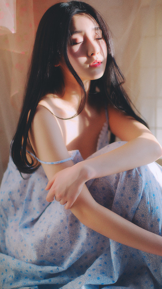 长发养眼美女的羞涩迷人  第3张