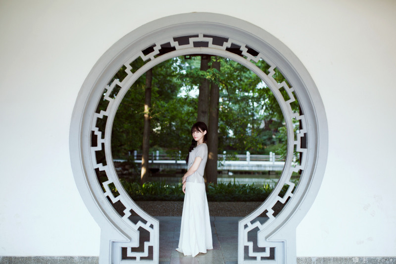 花园长裙飘飘美女  第6张