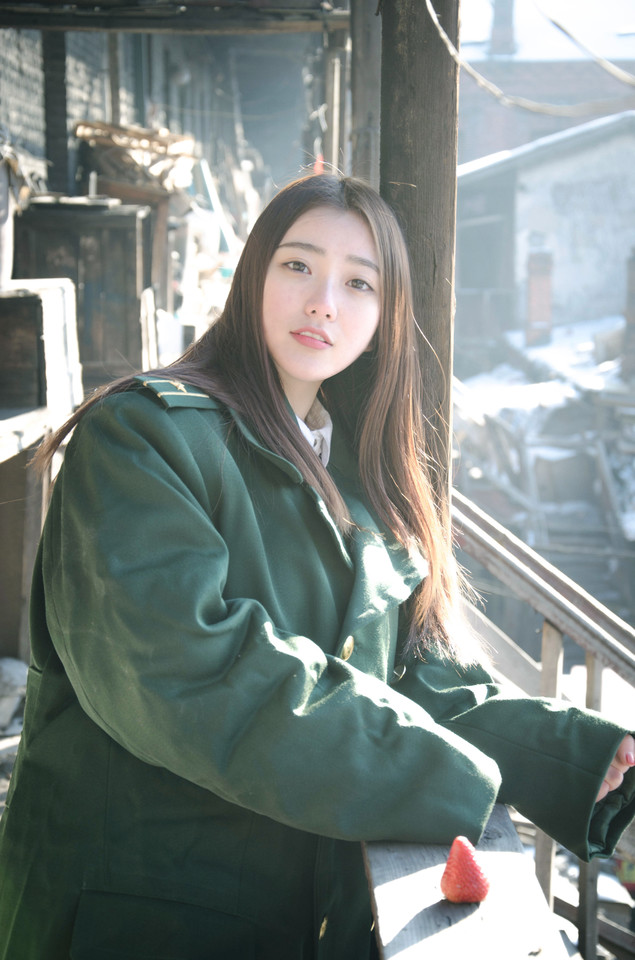 冬日长发清纯漂亮美女  第2张