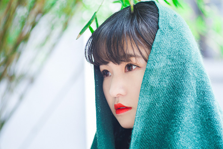 竹林下红唇女子为谁一笑  第7张