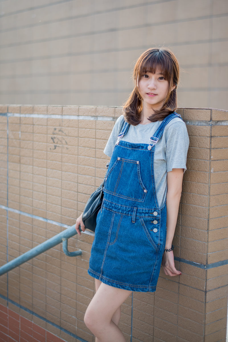 背带裤女子的双马尾清纯图  第18张