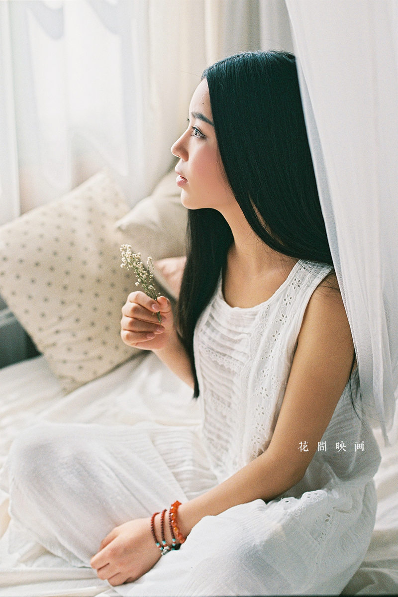 长发女神的休闲午后  第3张