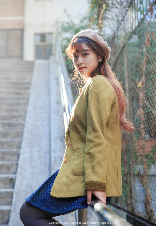 冬日暖阳下的清纯美女  第2张