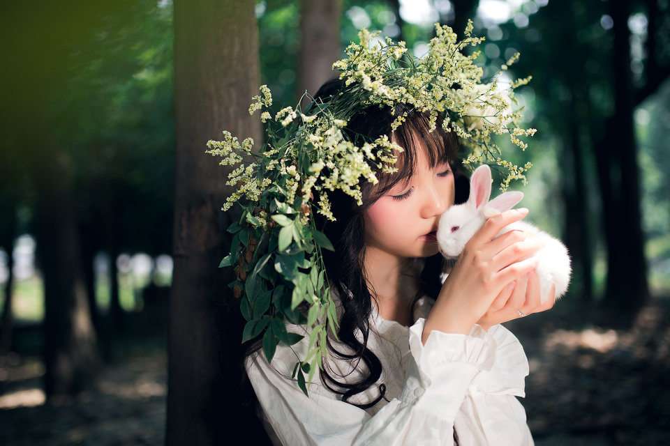 绿野森林的长裙女子  第3张