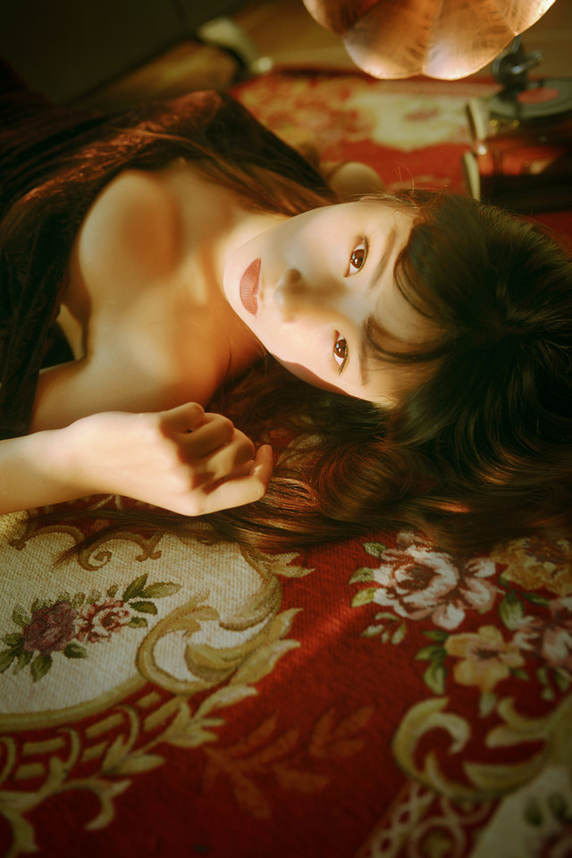 私房女子光影与身体的交融  第5张