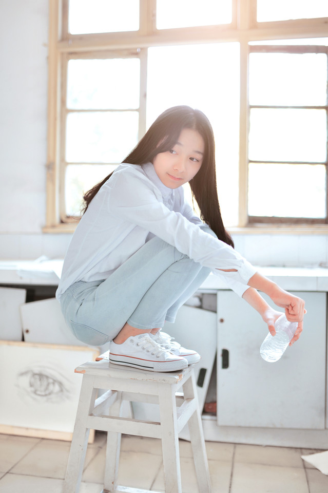 清新女子阳光下甜美笑容  第8张