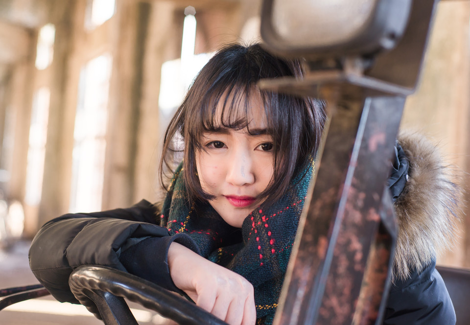 冬日户外浮光少女清纯图  第12张