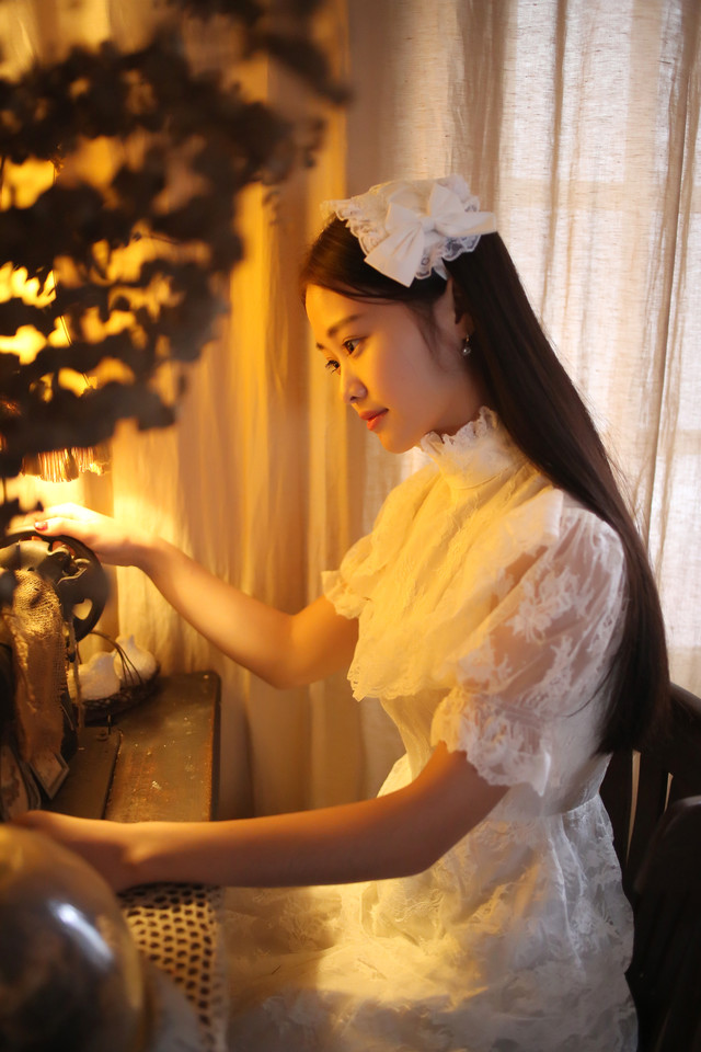 素颜女子私房靓丽俏皮图  第3张
