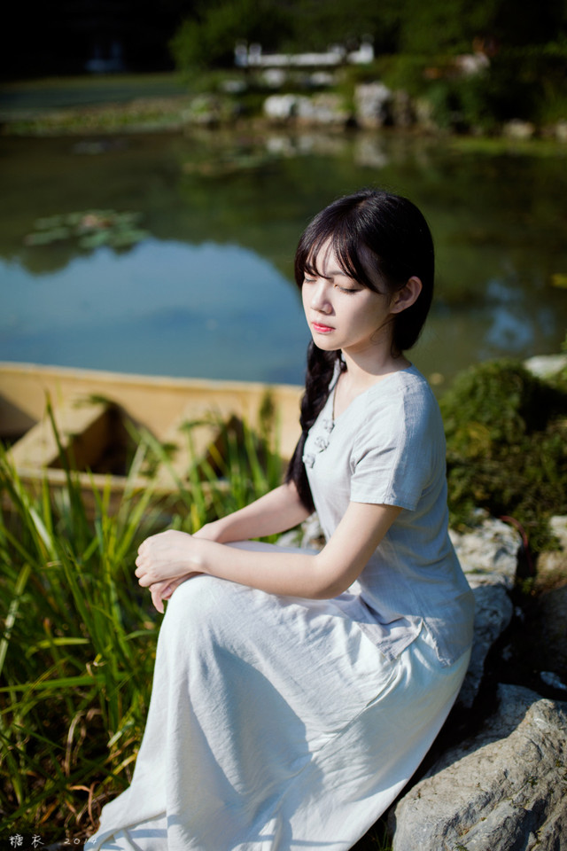 花园长裙飘飘美女  第7张
