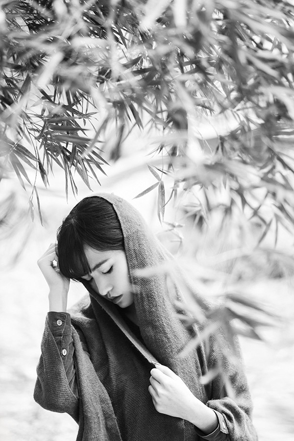 竹林下红唇女子为谁一笑  第4张