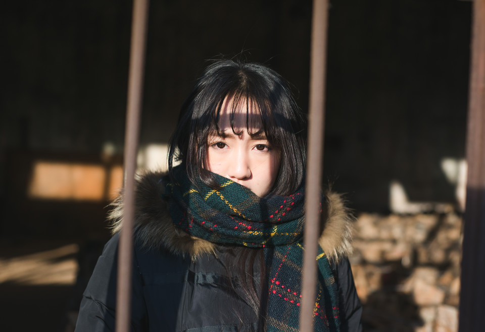 冬日户外浮光少女清纯图  第4张